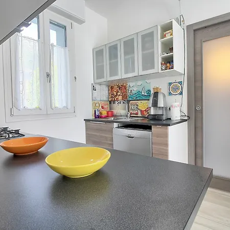 Zazzi House Apartamento *